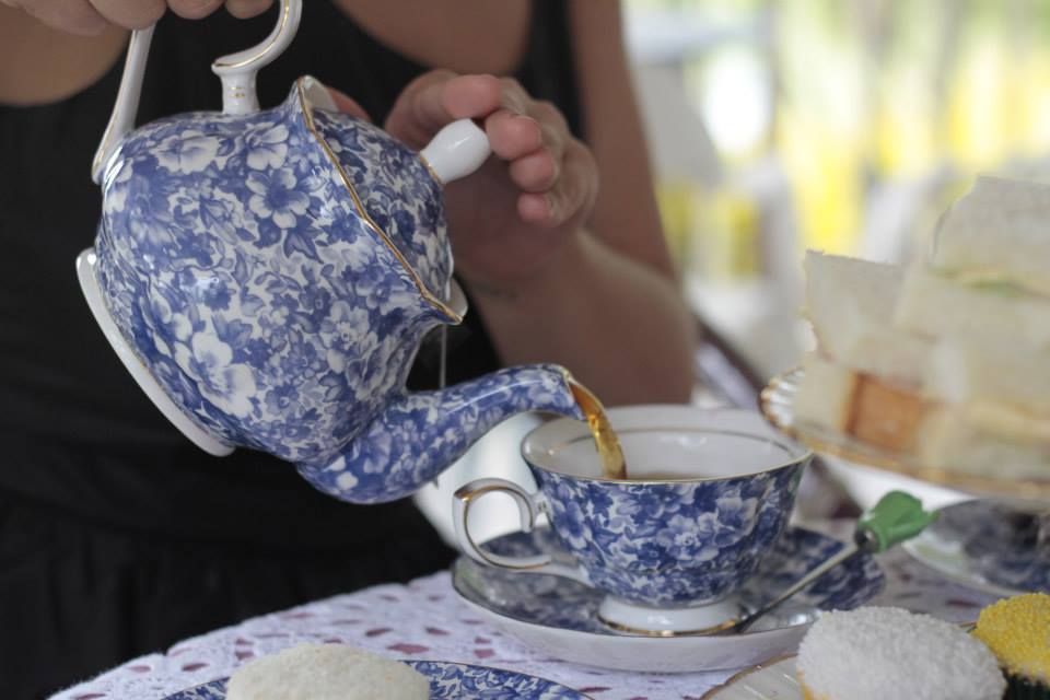 Tea Ware, Teapots/cups/saucers/splates/m & s sets